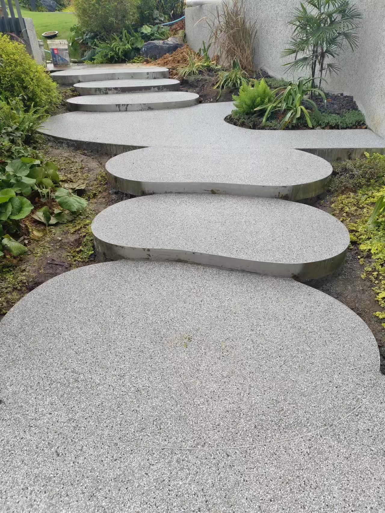 桐廬優(yōu)禾健康水洗石路面項(xiàng)目